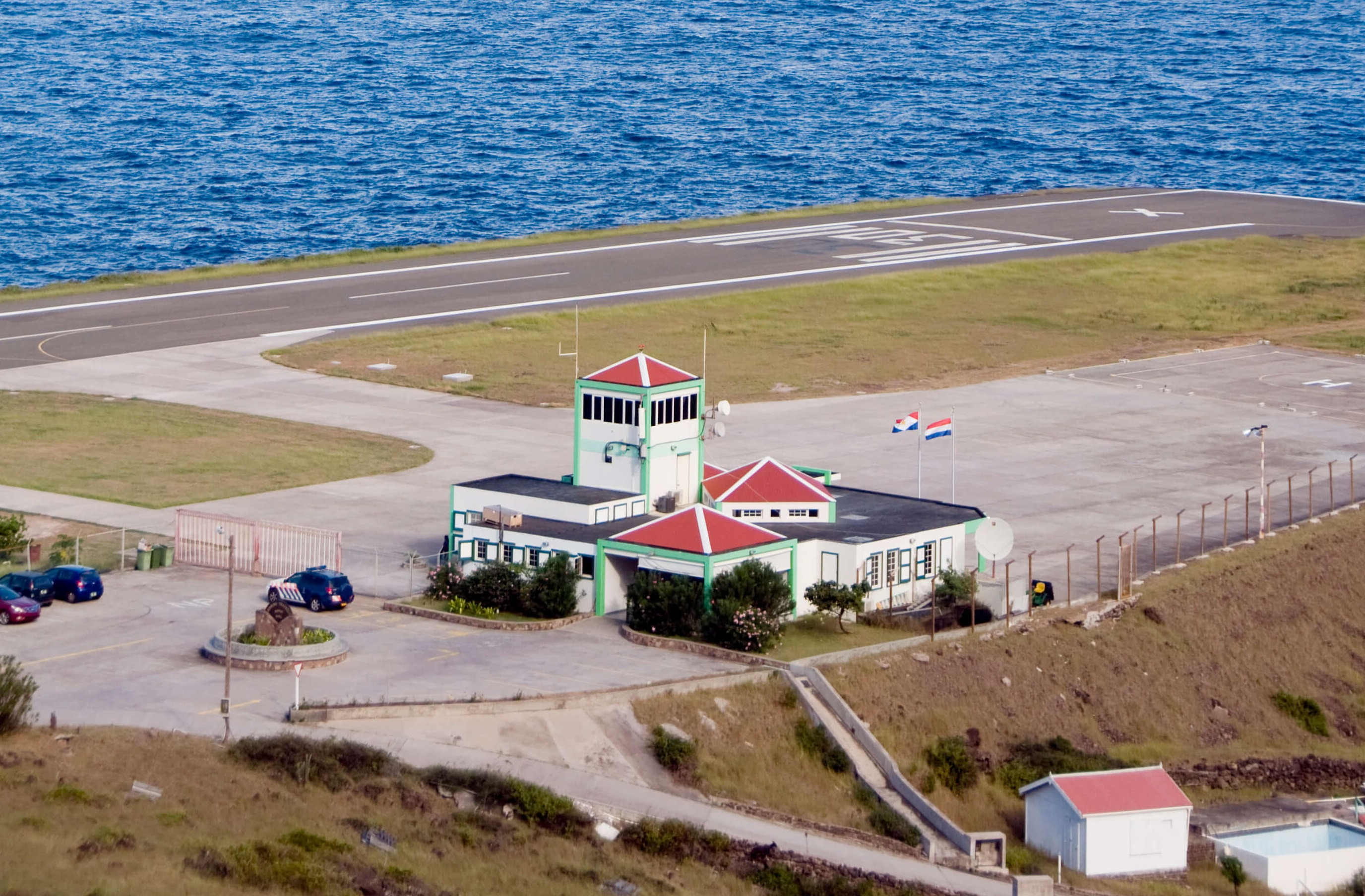 What are the top 10 smallest airports in the world?